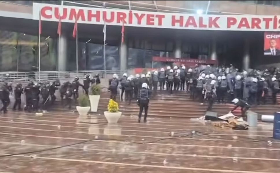 CHP Genel Merkezine Polis Müdahalesi