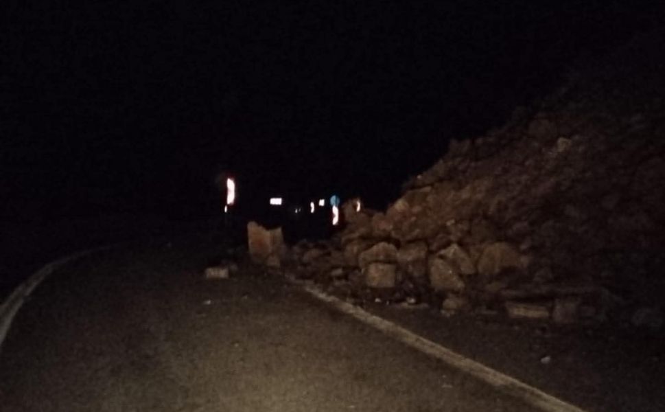 Çorum’da heyelan alarmı! Uğurludağ yolunda kayan toprak ulaşımı tehlikeye soktu