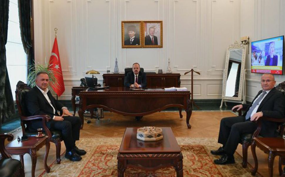 Çorumlu isimlerden Vali Canbolat’a ziyaret