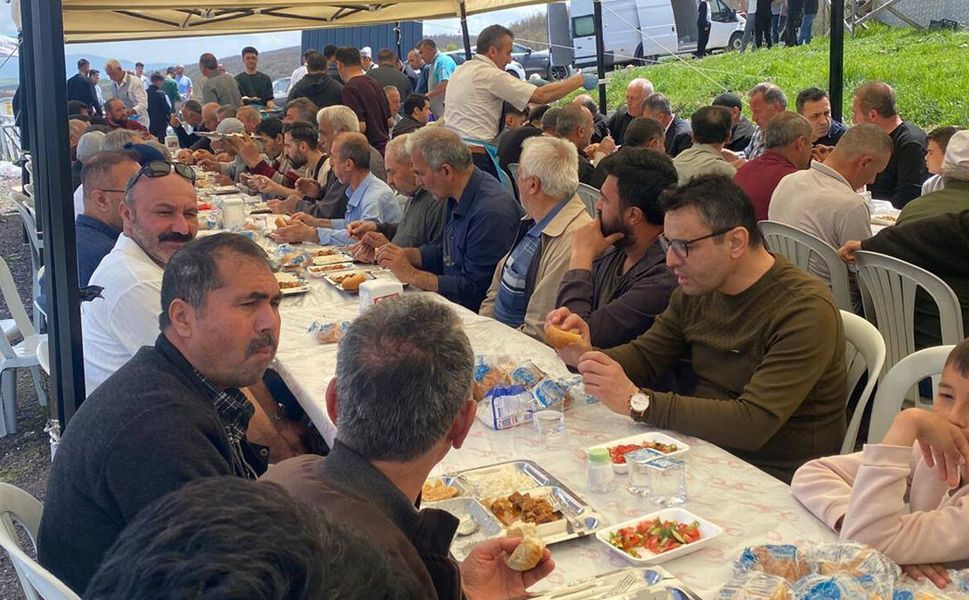 Saraylı köyünde eller semaya açıldı: Yağmur ve şükür duasına yoğun katılım