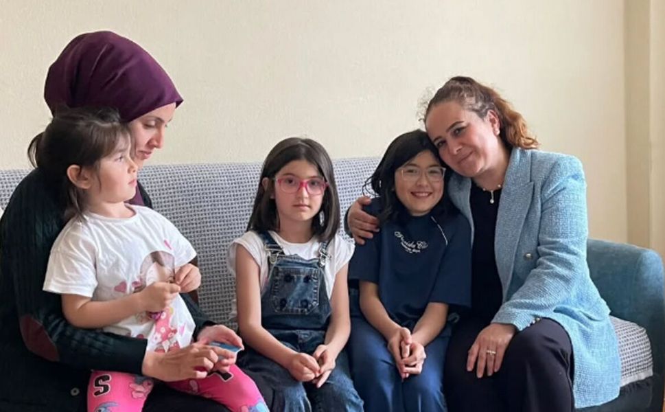 AK Parti Kadın Kolları’ndan aile ziyareti