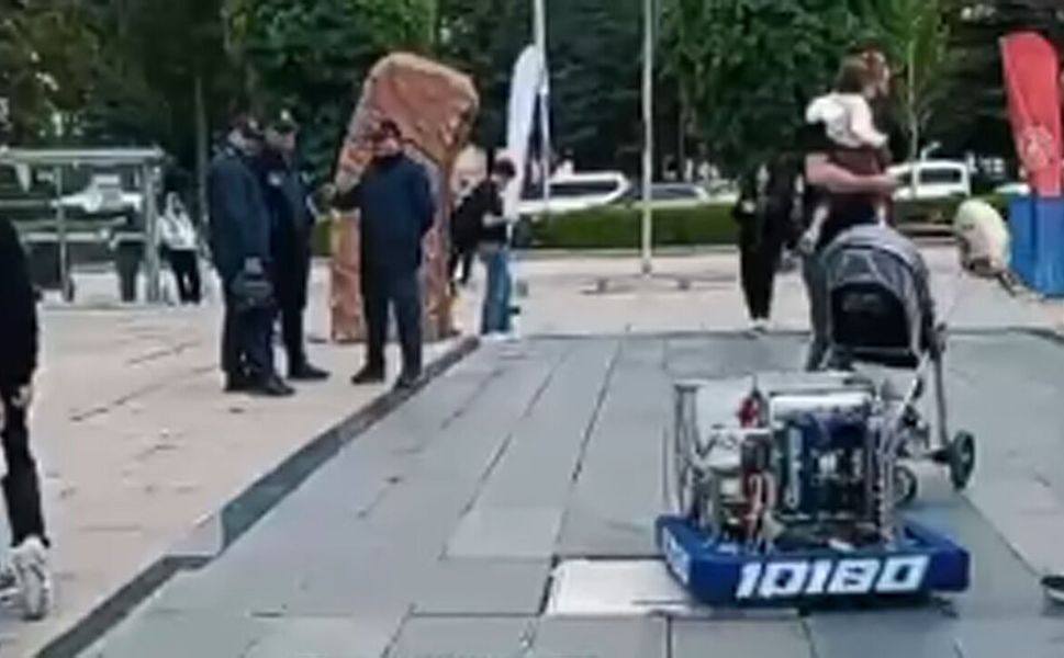ÇOROBOT takımı 19 Mayıs meydanında teknoloji şovu yaptı