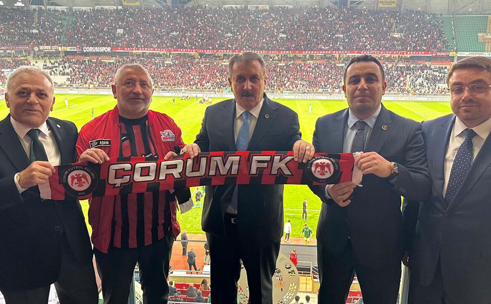 Mustafa Destici’den Arca Çorum FK’ya tribünden destek