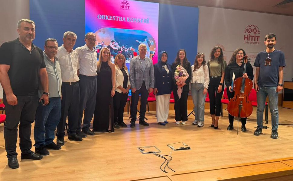 AK Parti heyeti Orkestra konserine katıldı