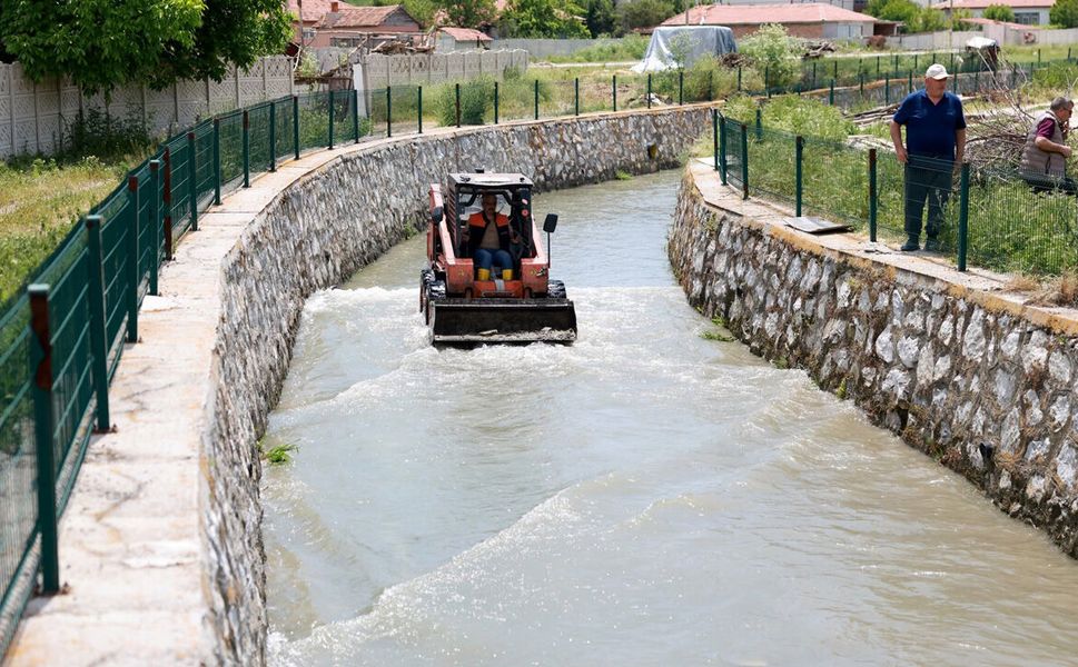 Alaca Deresi'nde temizlik çalışmaları başlatıldı