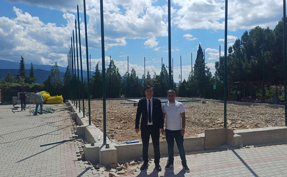 Çorum'un bu ilçesine halı saha yapılıyor: İnceleme yapıldı