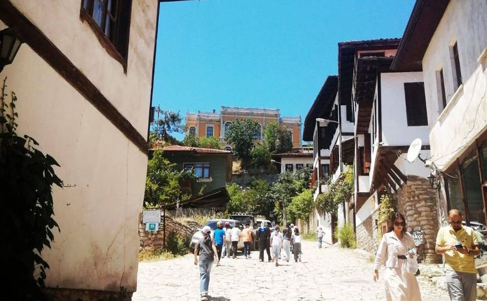 Ödül gezisine çıktılar: Tarihi kente hayran kaldılar