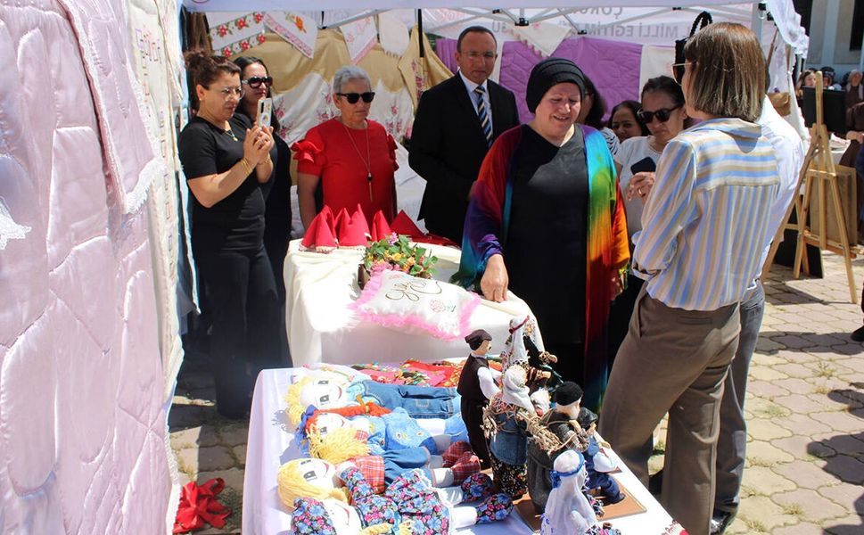 Mecitözünde üreten eller sergide buluştu