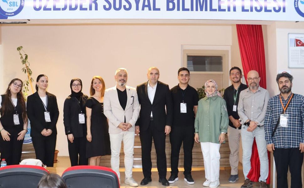 Özejder Sosyal Bilimler Lisesi’nde bağımlılık konulu öğrenci forumu başladı
