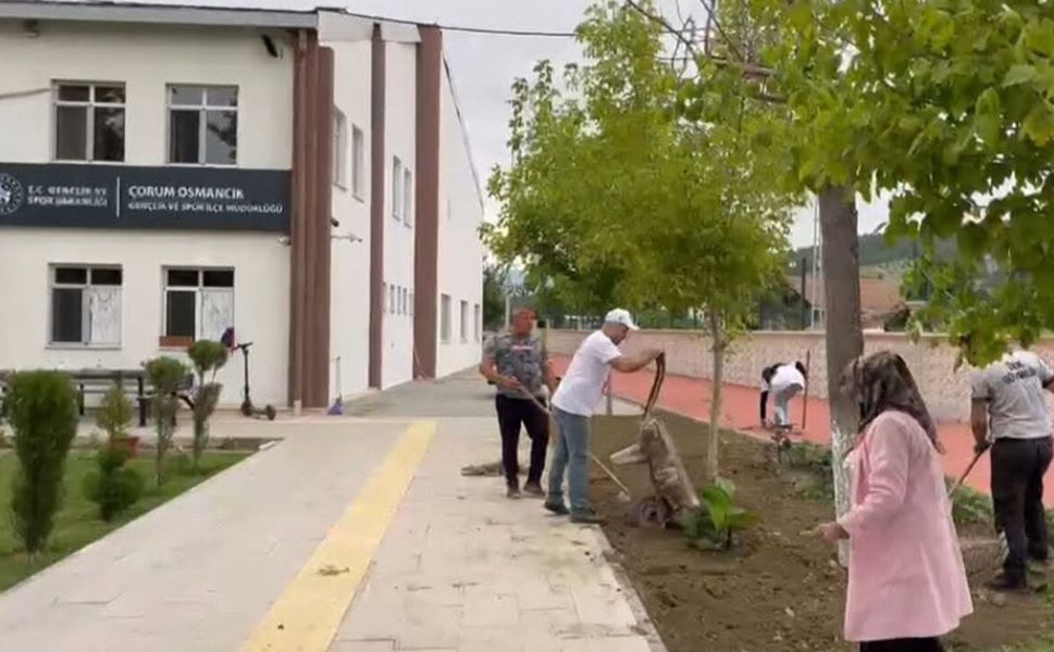Hizmet binasında bahçe ve çevre düzenlemesi yapıldı