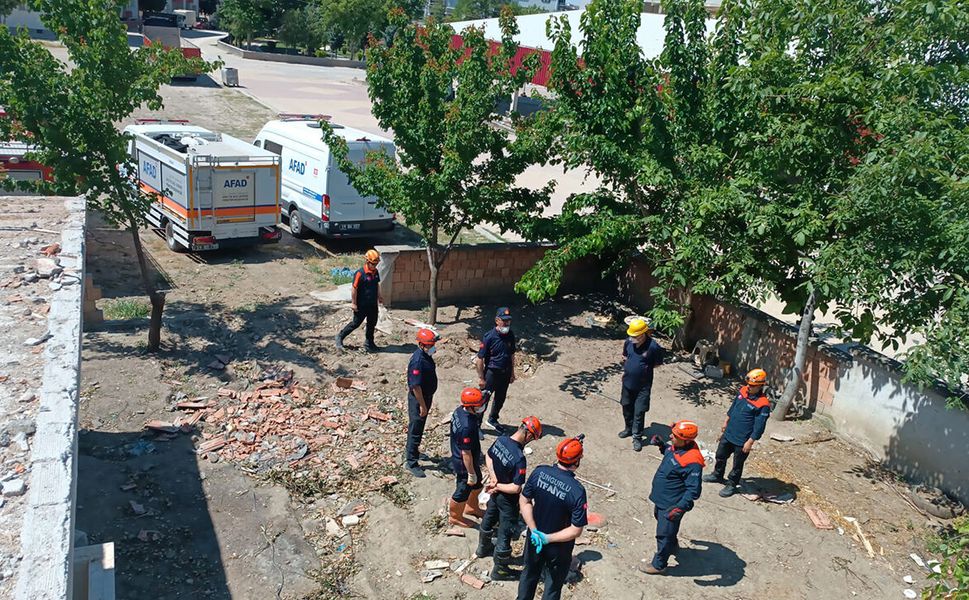 İtfaiye personeline afet ve arama kurtarma eğitimi verildi