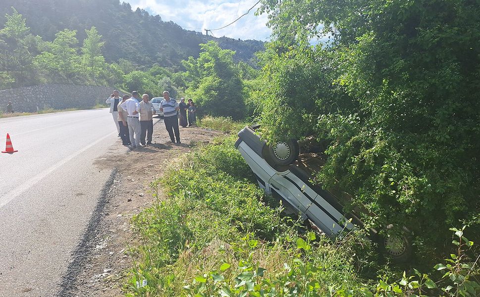 Çorum’da otomobil şarampolde takla attı: 1 yaralı