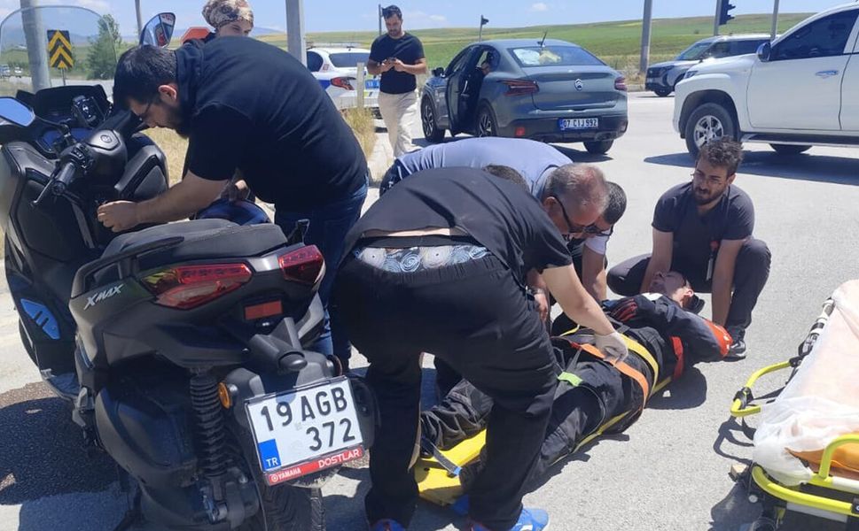 Çorum'da motosiklet ile otomobil çarpıştı: 1 yaralı