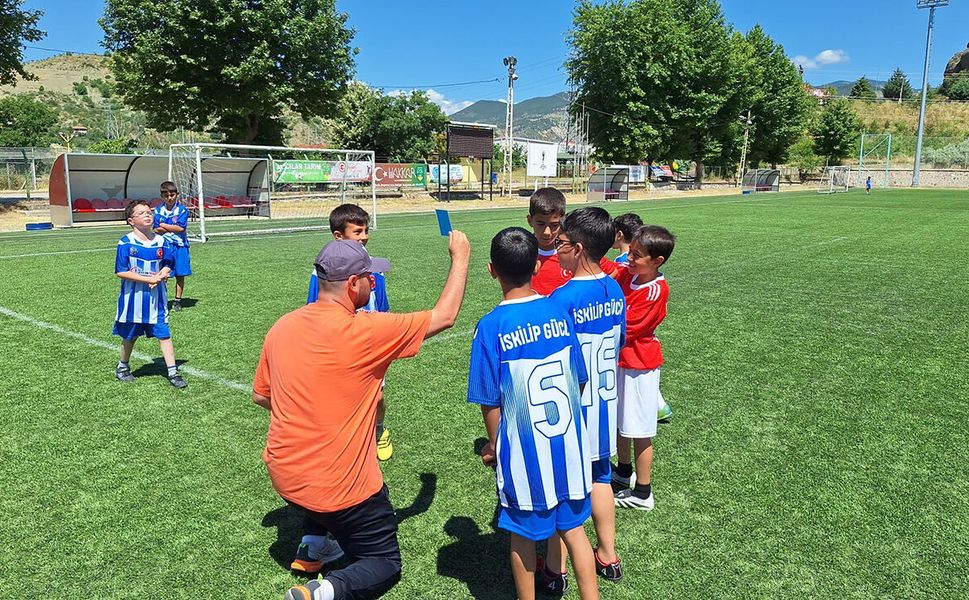 Yeşil sahalarda bir ilk: Mavi kart gördüler