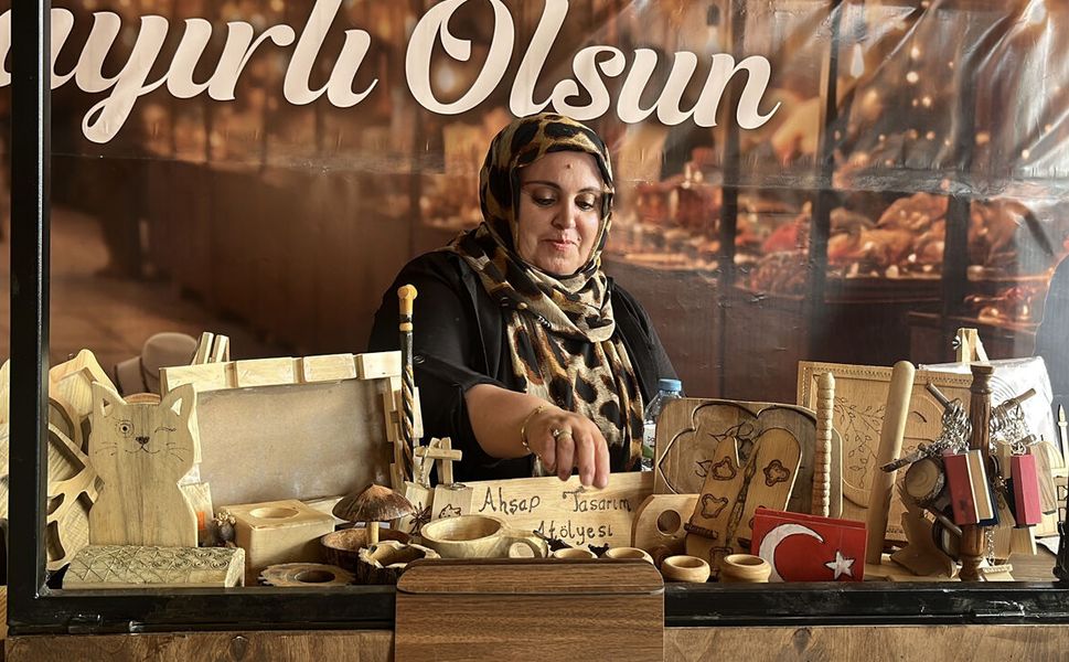 Bedesten’de kadın emeği çarşısı vatandaşlarla buluştu