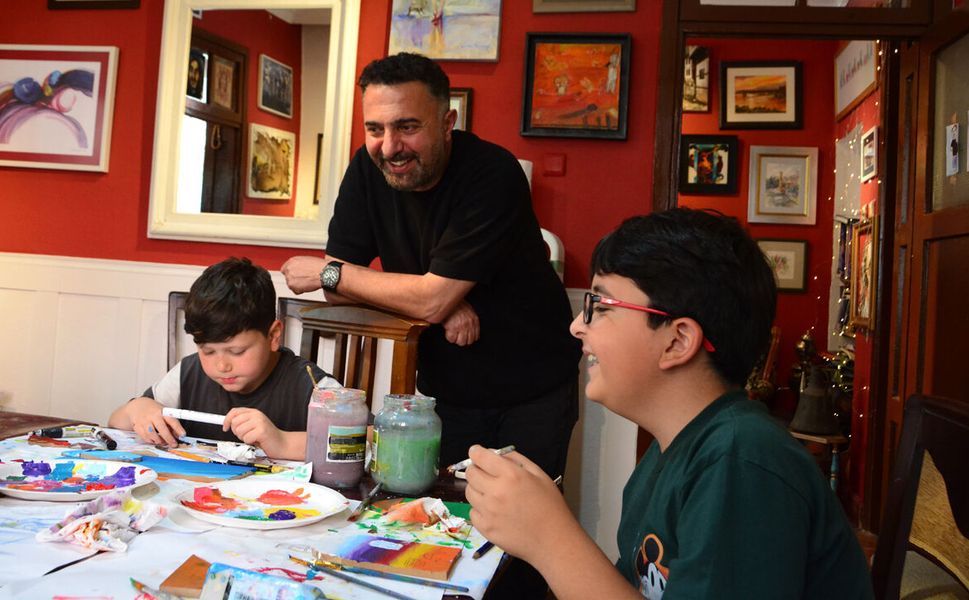 Çorum’da ailece sanat üretiyorlar: Hikayesi berber dükkanında başladı