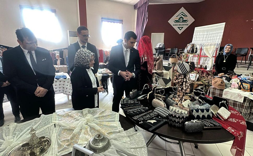 Kargı'da el emeği eserler görücüye çıktı