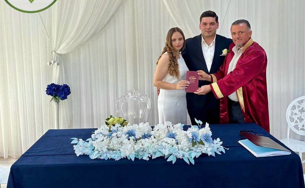 Sinem & Mert çiftinin nikahını Başkan Dereli kıydı