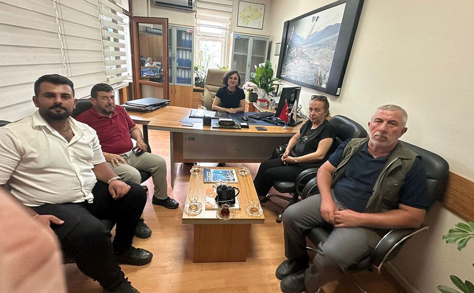 AK Parti'den yeni görevine başlayan Müdüre hayırlı olsun ziyareti