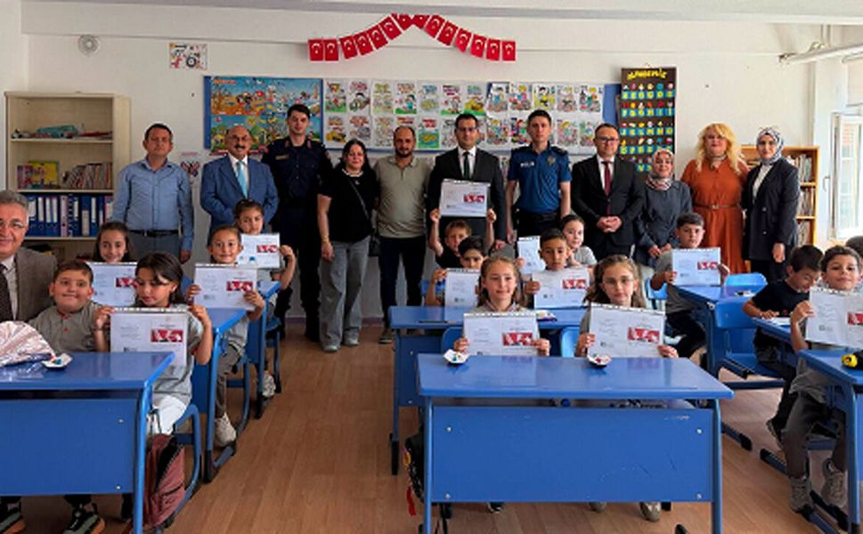 Oğuzlar’da öğrenciler karne heyecanı yaşadı