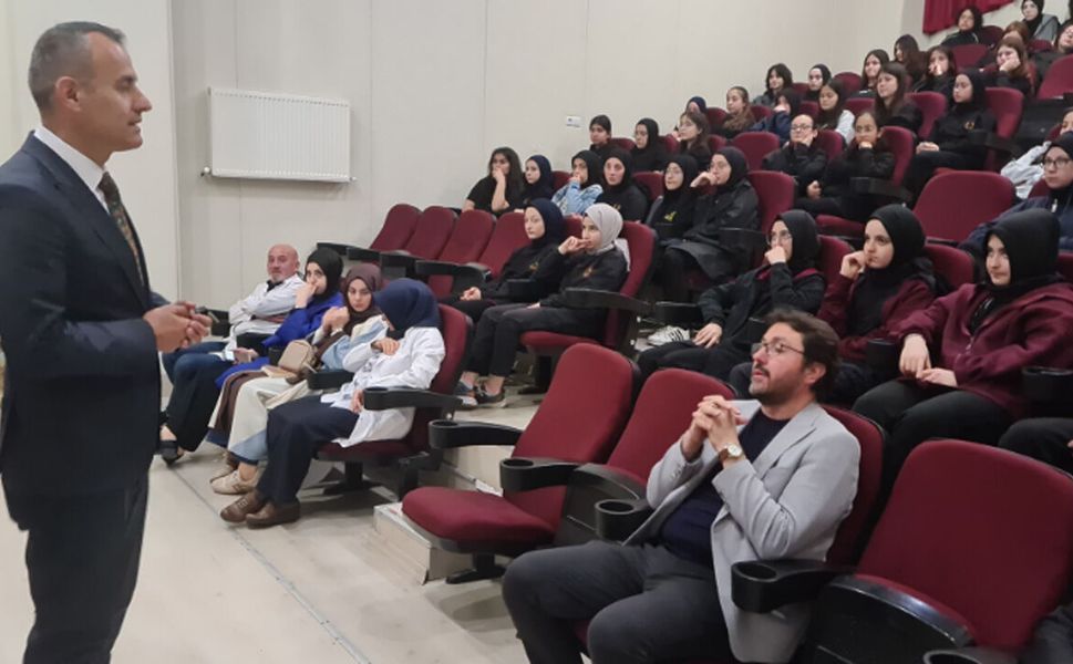 Çorum’da “Dinleme Etiği” söyleşisi düzenlendi