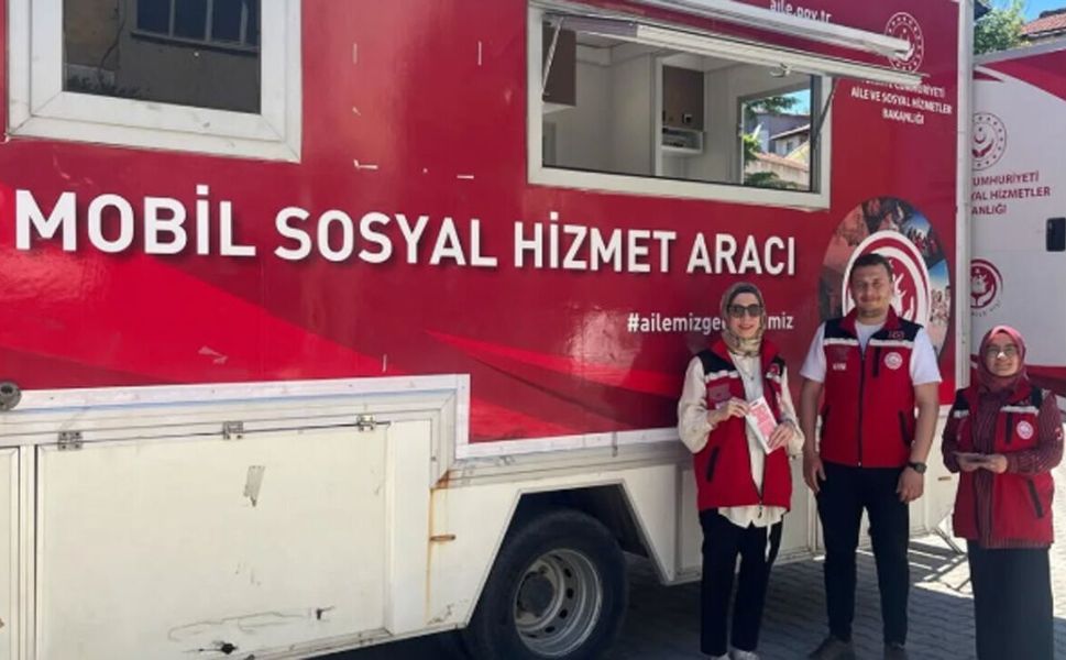 Mobil Sosyal Hizmet Aracı Bayat'ta vatandaşlarla buluştu