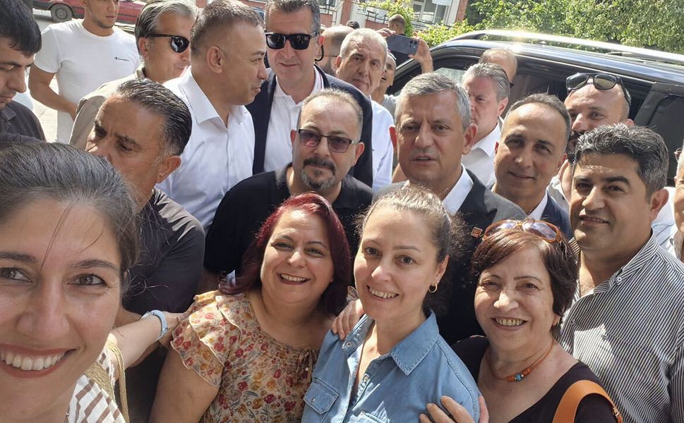 Özgür Özel, Çorum’da partililer tarafından karşılandı