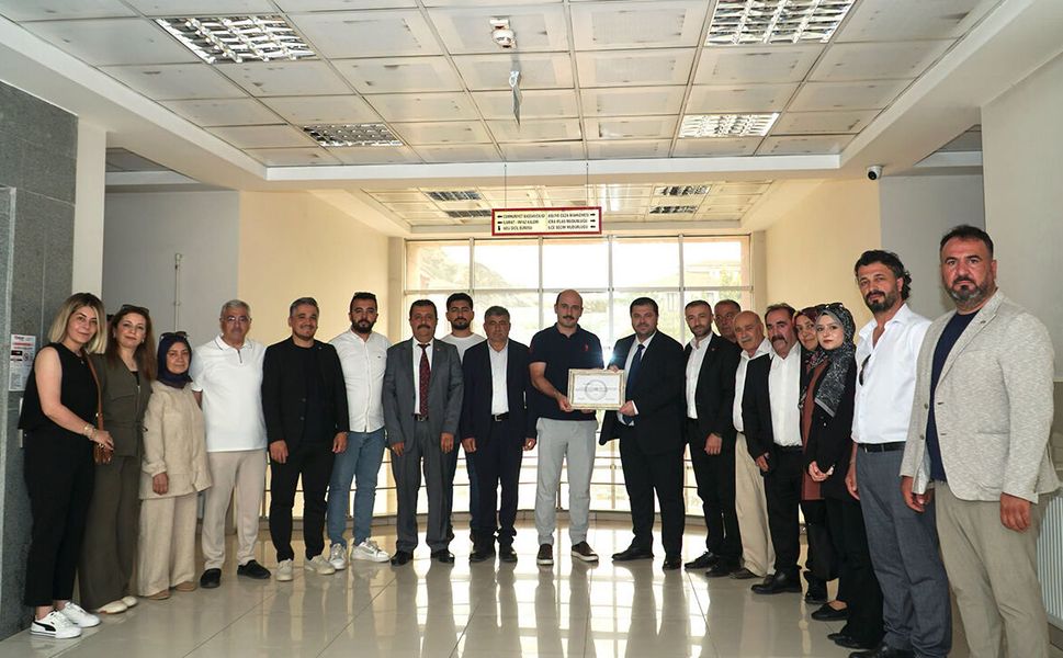 MHP Osmancık İlçe Başkanı Bekir Dağ mazbatasını aldı