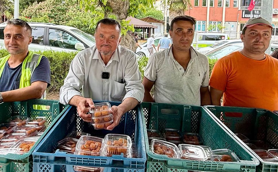 Kargı'da 15 Temmuz vesilesiyle vatandaşlara lokma dağıtıldı