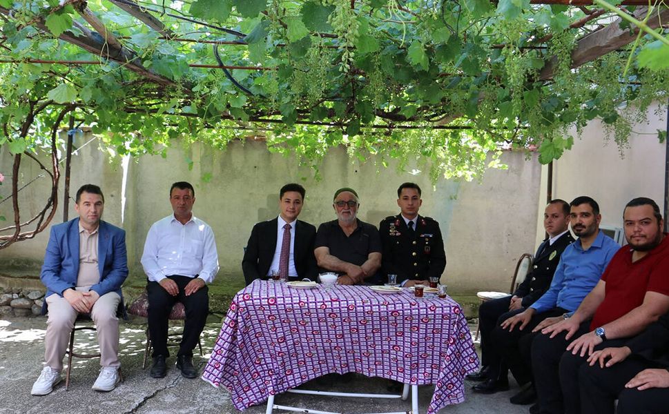 Boğazkale protokolünden şehit ailelerine ziyaret