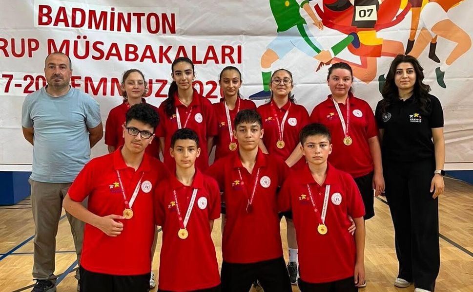 Çorum’un badminton takımları yarı finale yükseldi