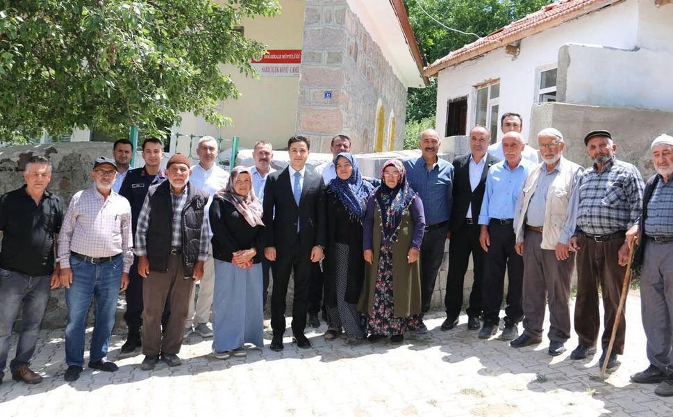 Sarıçiçek’te aşure bereketi: Kaymakam Çitci vatandaşlarla buluştu