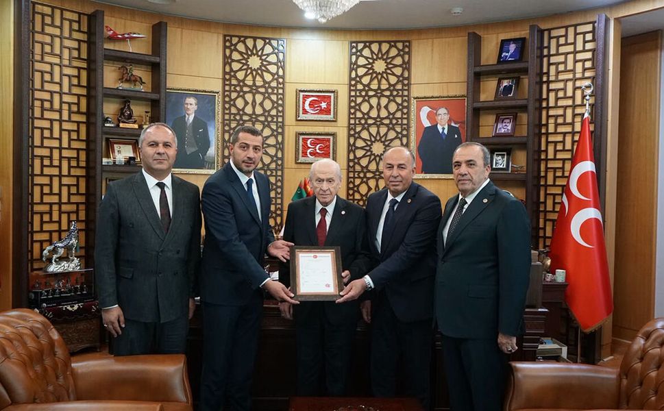Yeni hizmet binasının tapusu Genel Başkan Bahçeli’ye takdim edildi