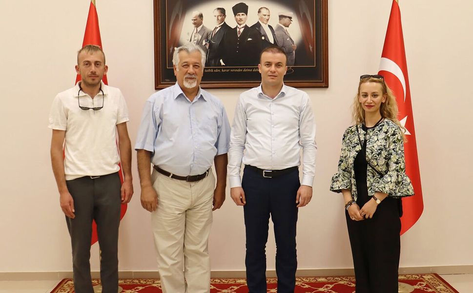 Alacahöyük kazı heyetinden Kaymakam Dinçer’e ziyaret