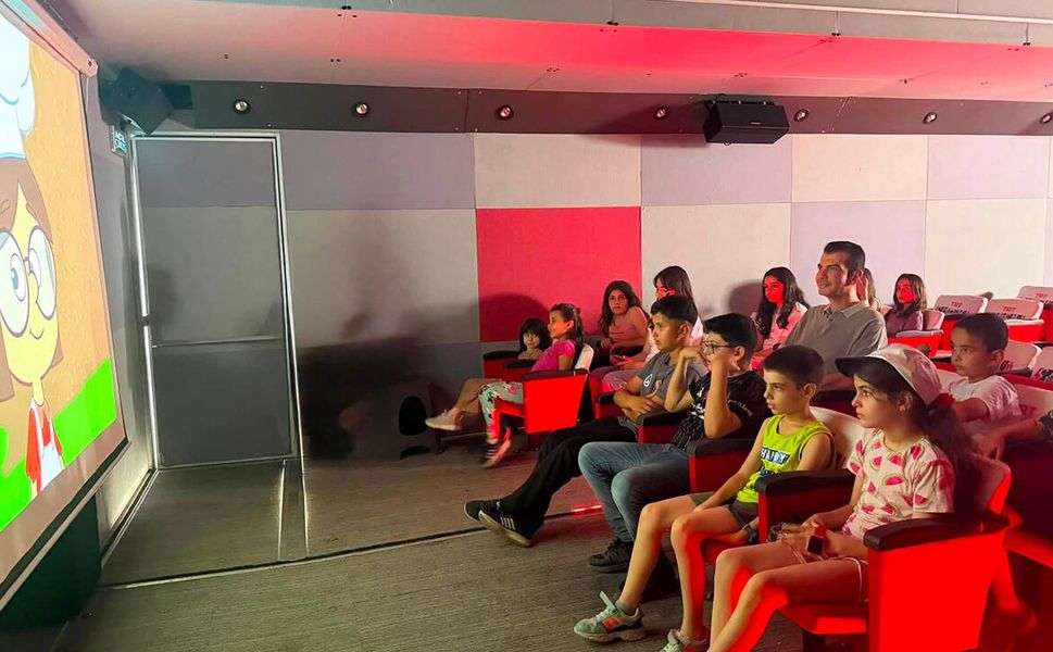 TRT Sinema Tırı Sungurlu’da çocuklarla buluştu