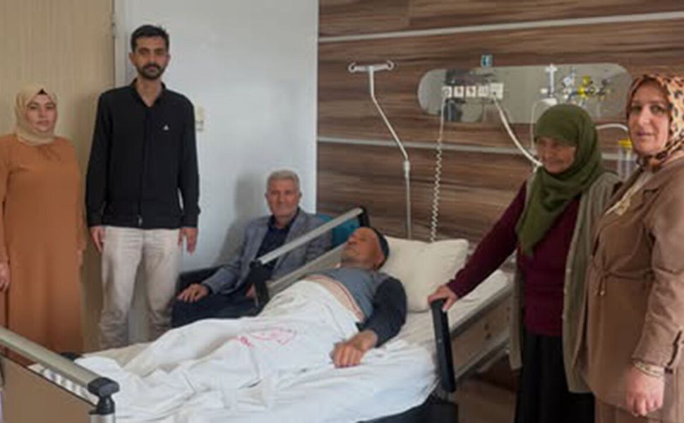 Murat Sarı’ya hastanede geçmiş olsun ziyareti