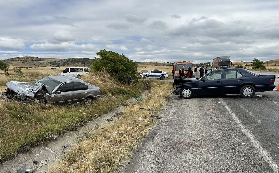 Çorum'daki feci kazada 5 kişi yaralandı