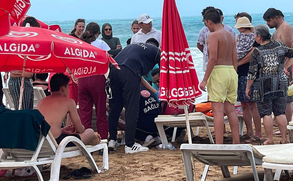 Çorumlu ailenin tatili kabusa dönüyordu: Cankurtaranlar denizden çıkardı