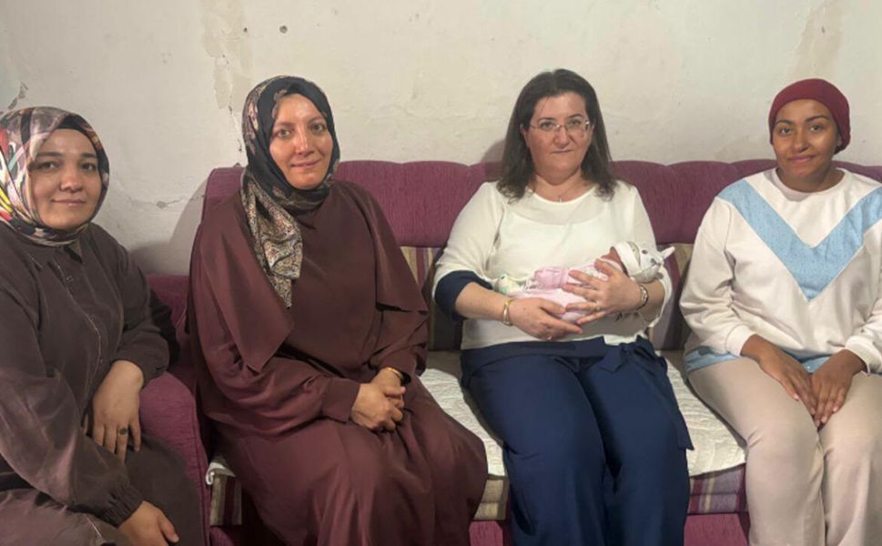 Aslıhan Ünlü’den yeni doğan bebeklere ve girişimci kadınlara ziyaret