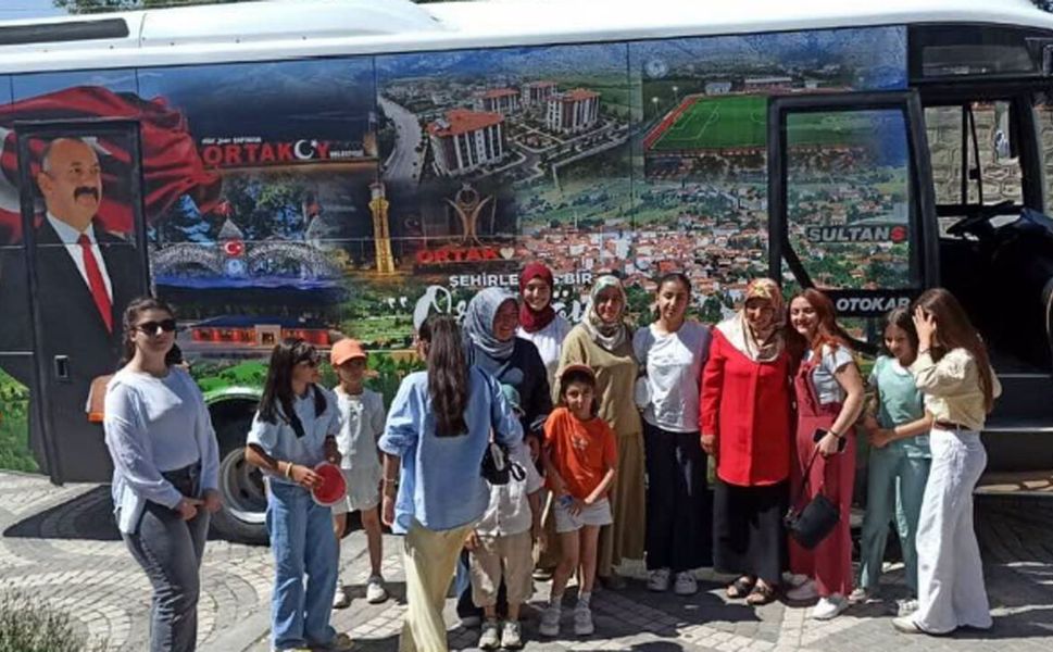 Karahacipli kadınlar ve çocuklara Çekerek gezisi desteği