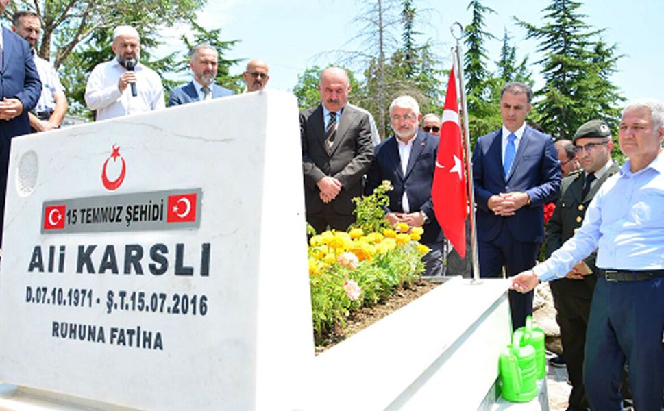15 Temmuz şehidi Ali Karslı kabri başında anıldı
