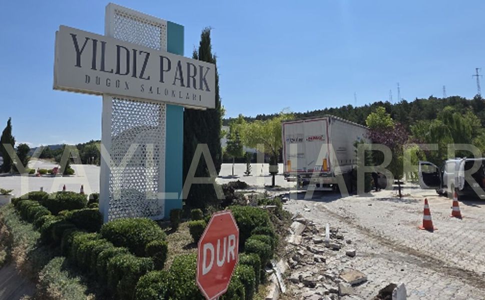 Çorum'da Tır kontrolden çıktı! Düğün salonuna daldı
