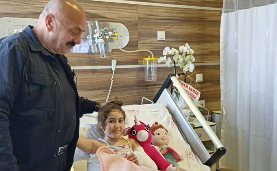 Başkan İsbir’in torunu Elif ameliyat oldu