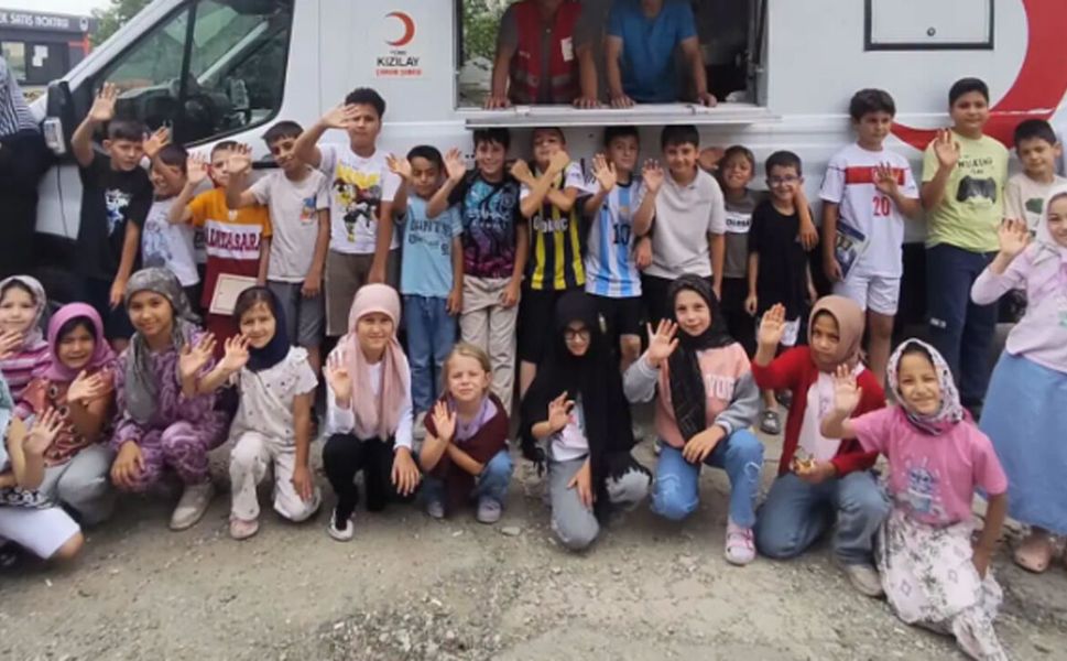 Kızılay’dan yaz Kur’an kursu öğrencilerine serinleten ikram