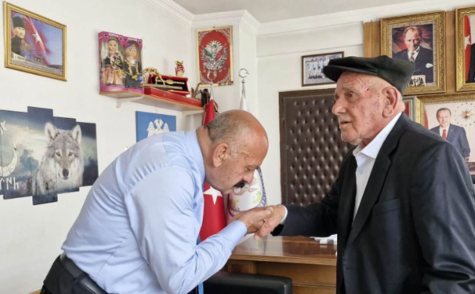 Taner İsbir’den İzzet Köymen’e vefa buluşması