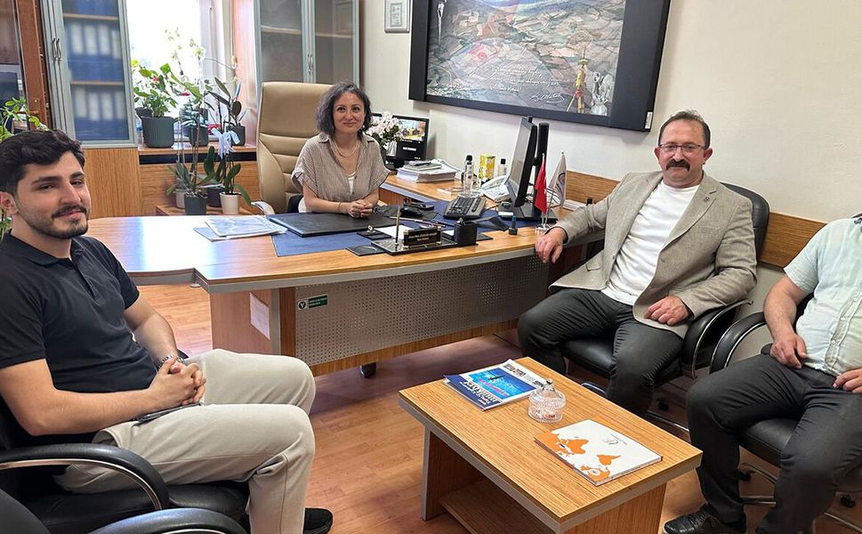 Anahtar Parti'den İlçe Tapu Müdürüne hayırlı olsun ziyareti