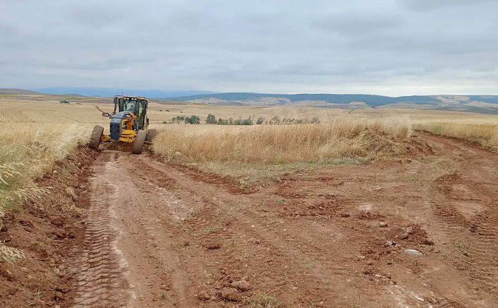 Sarısüleyman’da köyünde  arazi yolları genişletiliyor
