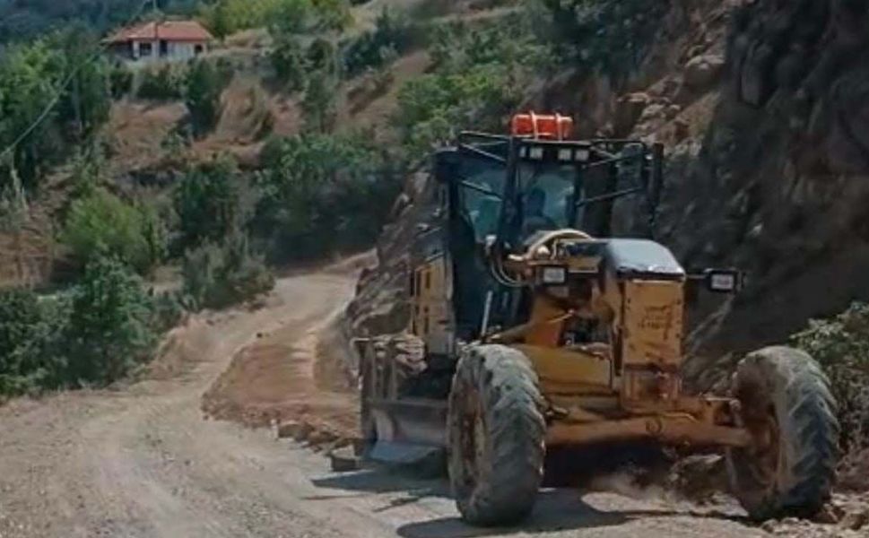 Yayla ve arazi yollarında çalışmalar sürüyor