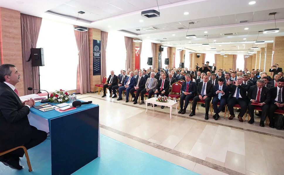 Bakan Tekin, müdürlerle buluştu: Toplantıya Cemil Çağlar da katıldı