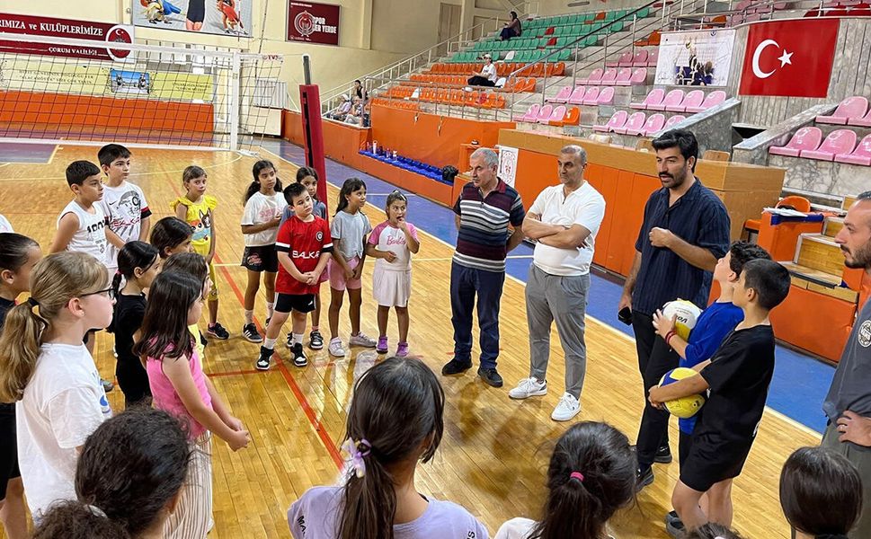 Atatürk Spor Salonu yeni sezona hazırlanıyor